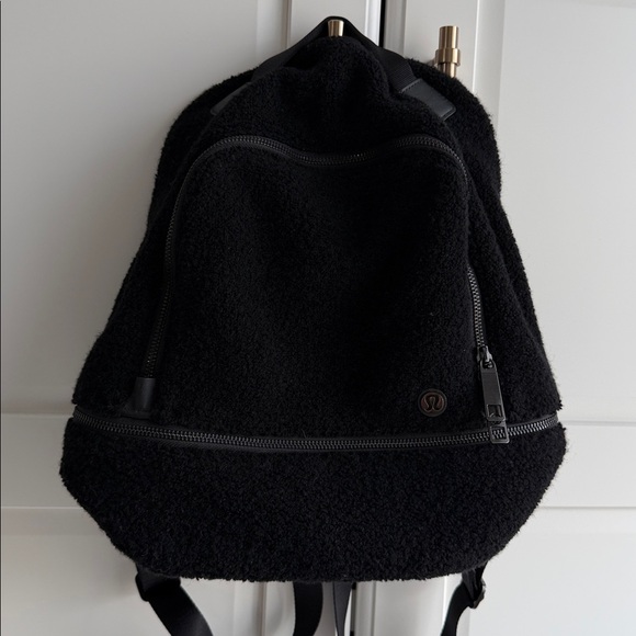 Lululemon Sherpa Backpack - Picture 4 of 16